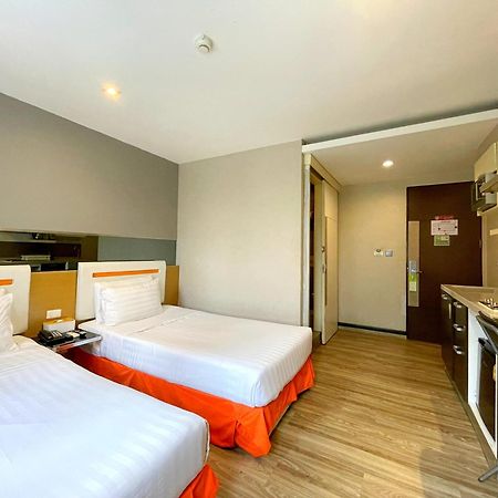 Arawana Express Phromphong Hotel Банкок Екстериор снимка