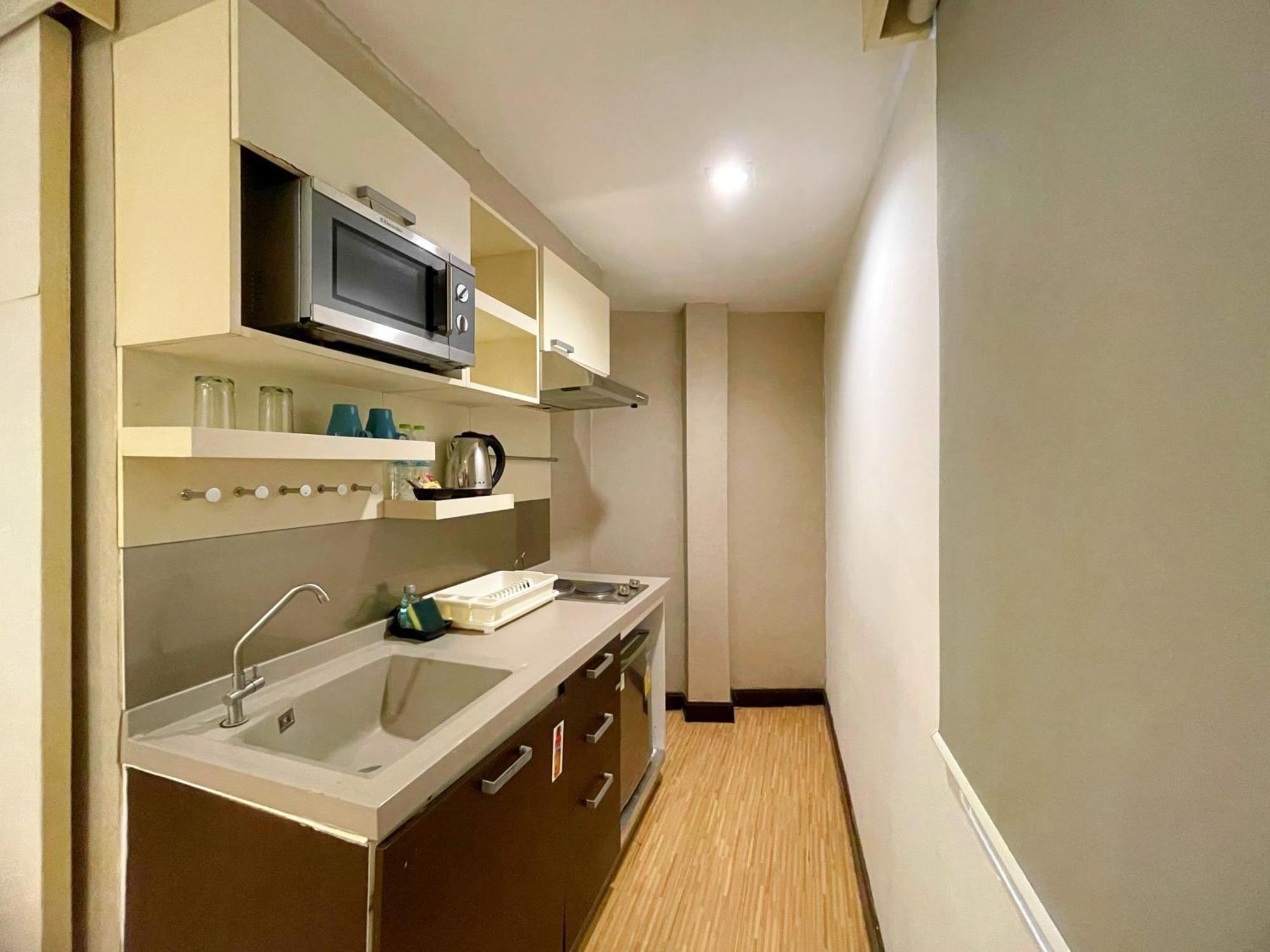 Arawana Express Phromphong Hotel Банкок Екстериор снимка
