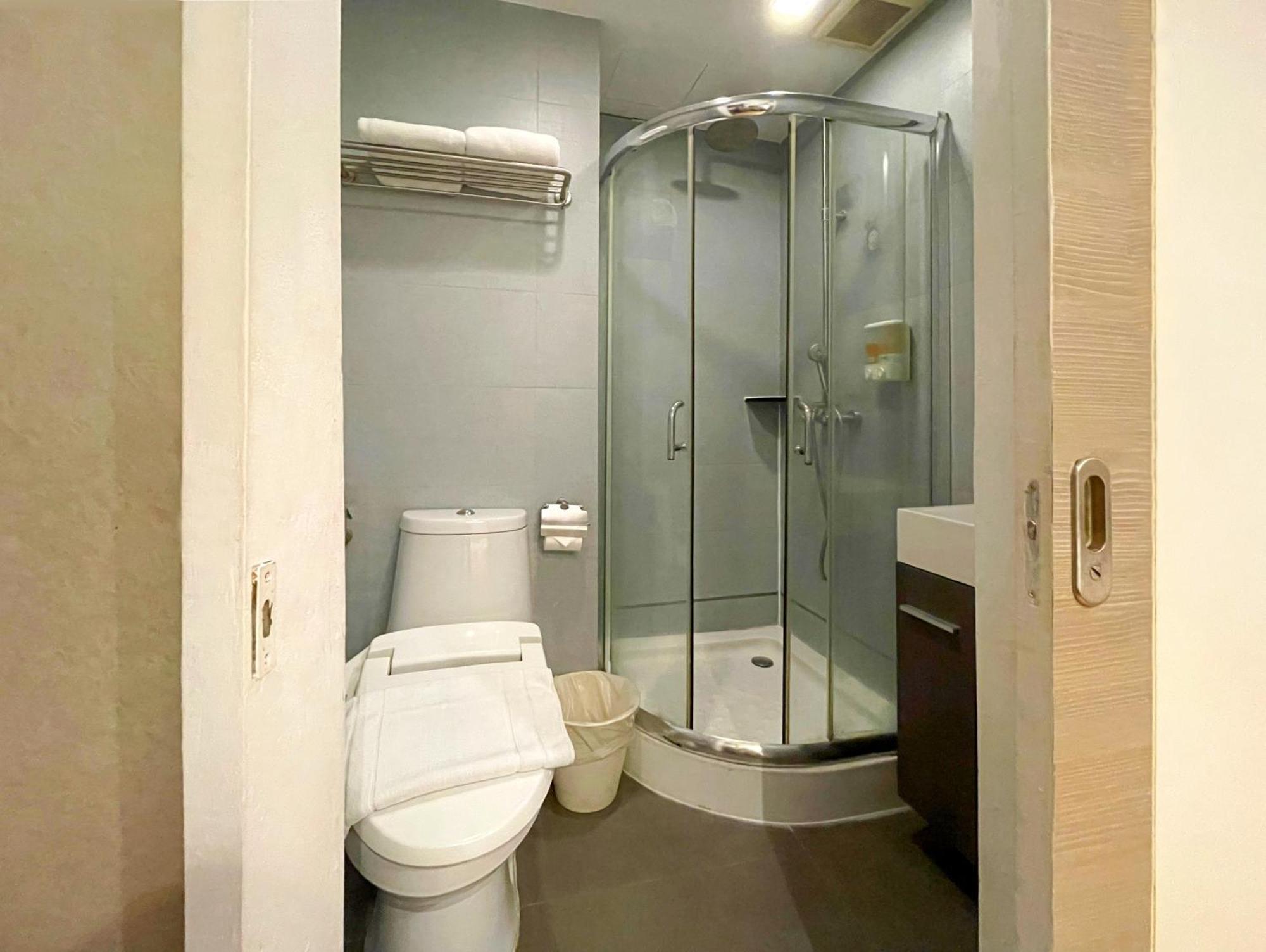 Arawana Express Phromphong Hotel Банкок Екстериор снимка