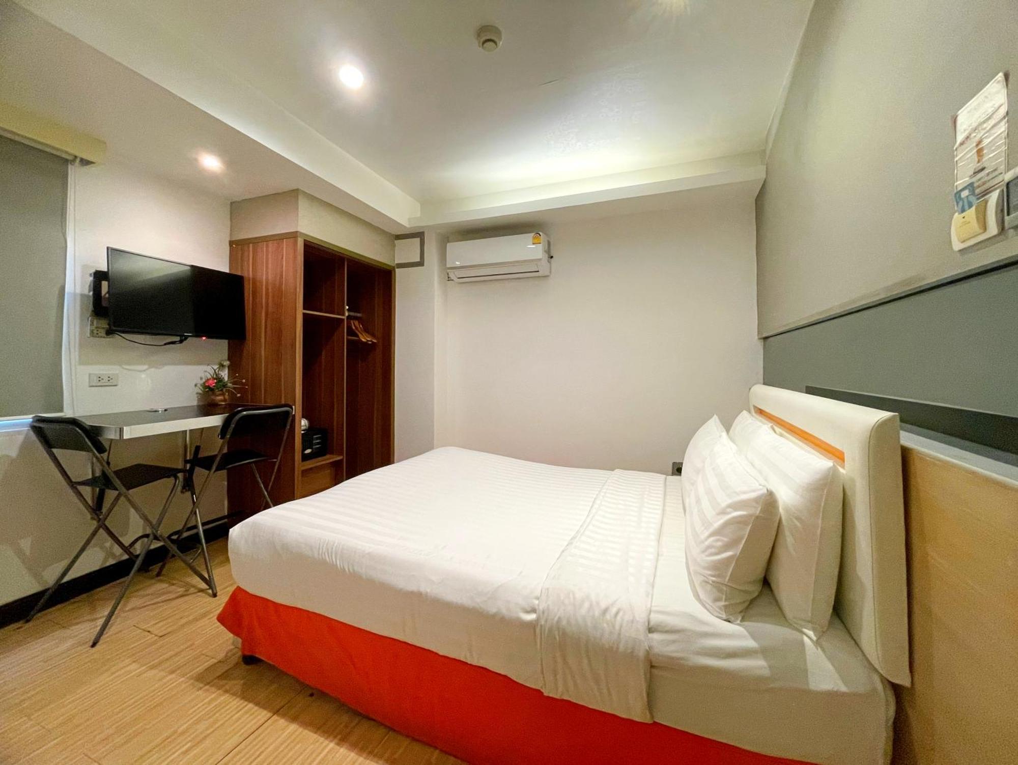 Arawana Express Phromphong Hotel Банкок Екстериор снимка