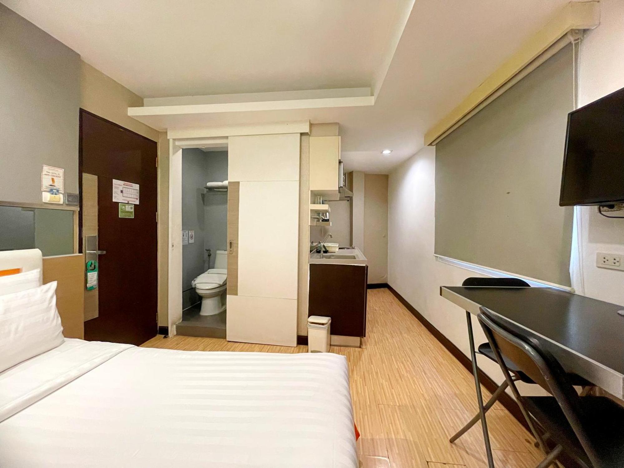 Arawana Express Phromphong Hotel Банкок Екстериор снимка