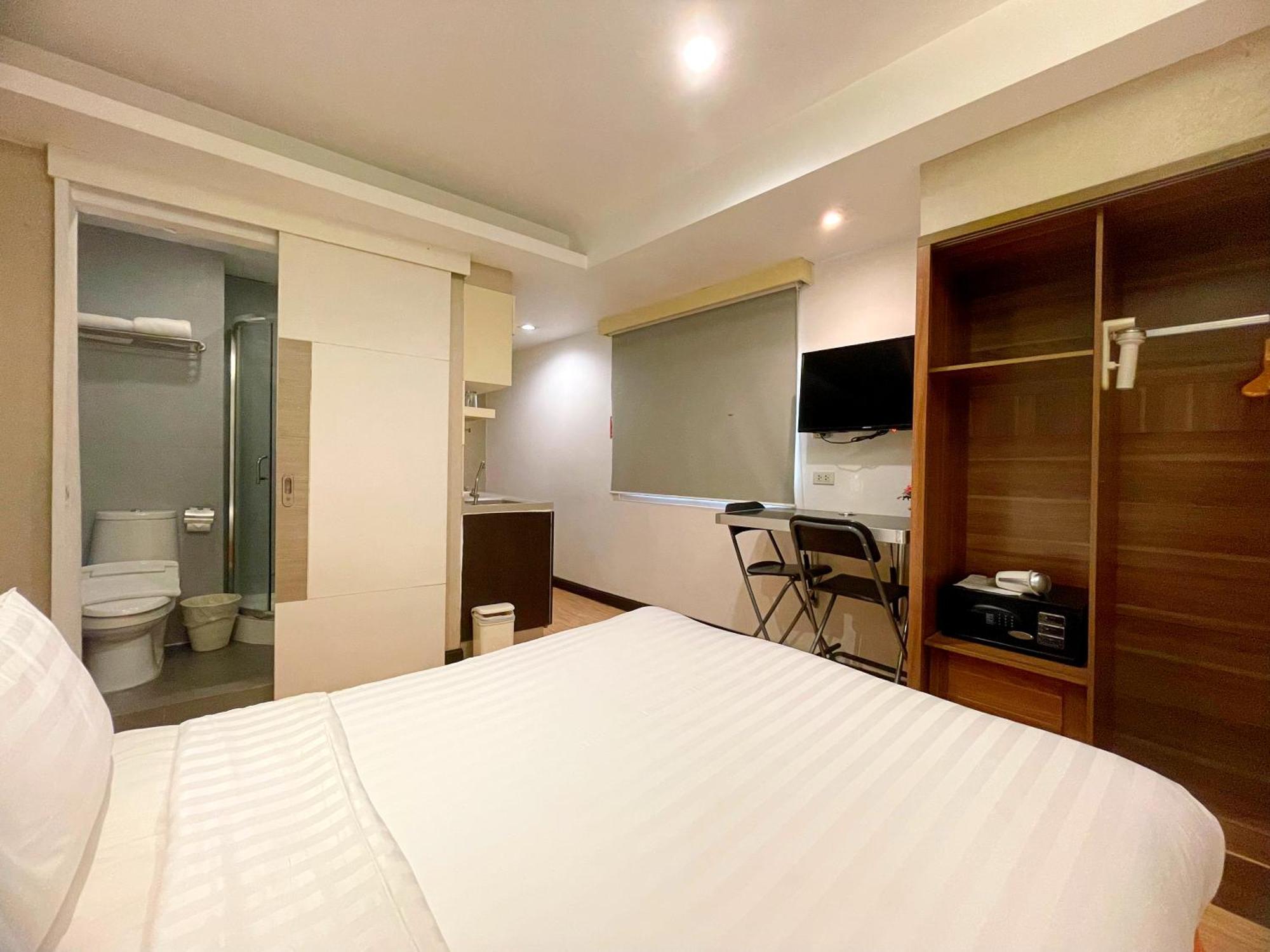 Arawana Express Phromphong Hotel Банкок Екстериор снимка