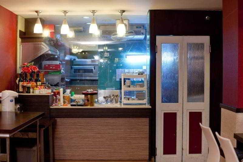 Arawana Express Phromphong Hotel Банкок Ресторант снимка