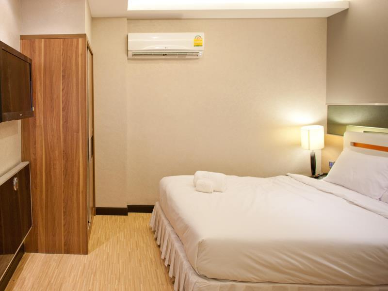 Arawana Express Phromphong Hotel Банкок Екстериор снимка