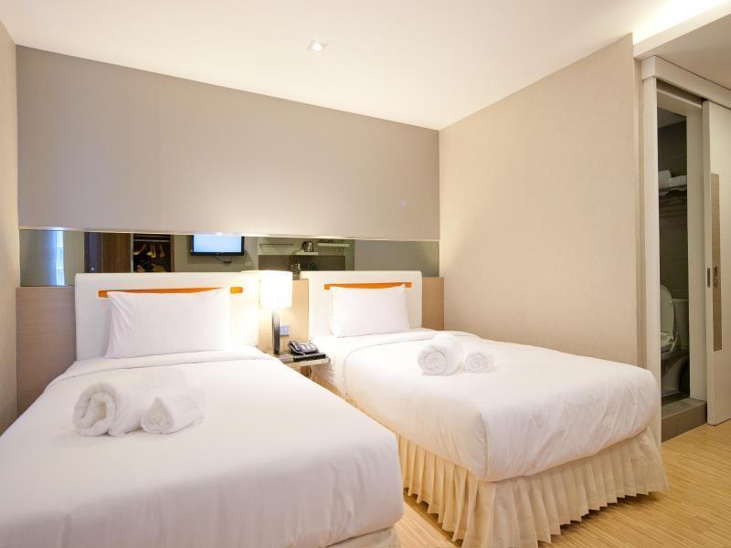 Arawana Express Phromphong Hotel Банкок Екстериор снимка