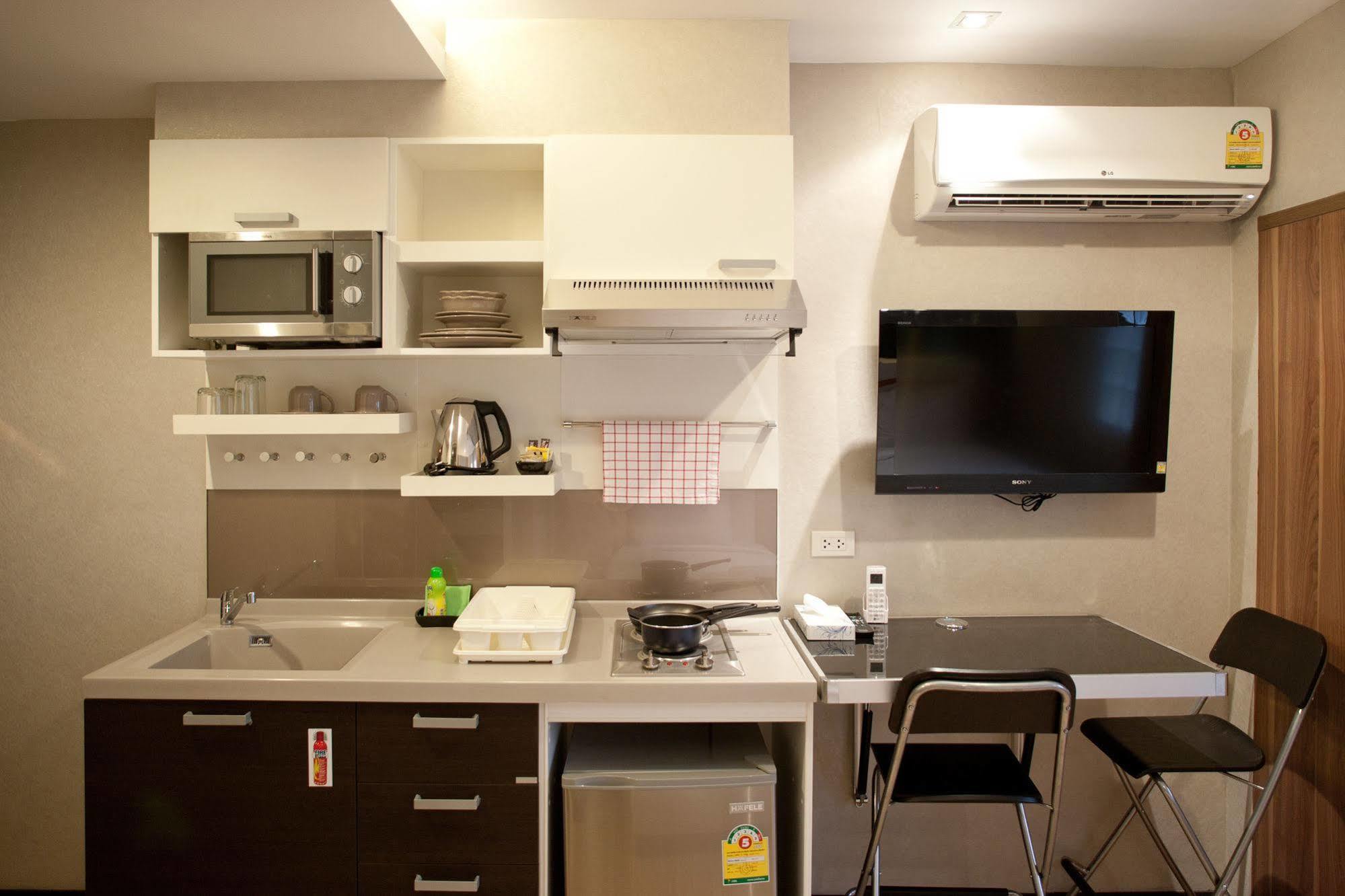 Arawana Express Phromphong Hotel Банкок Екстериор снимка