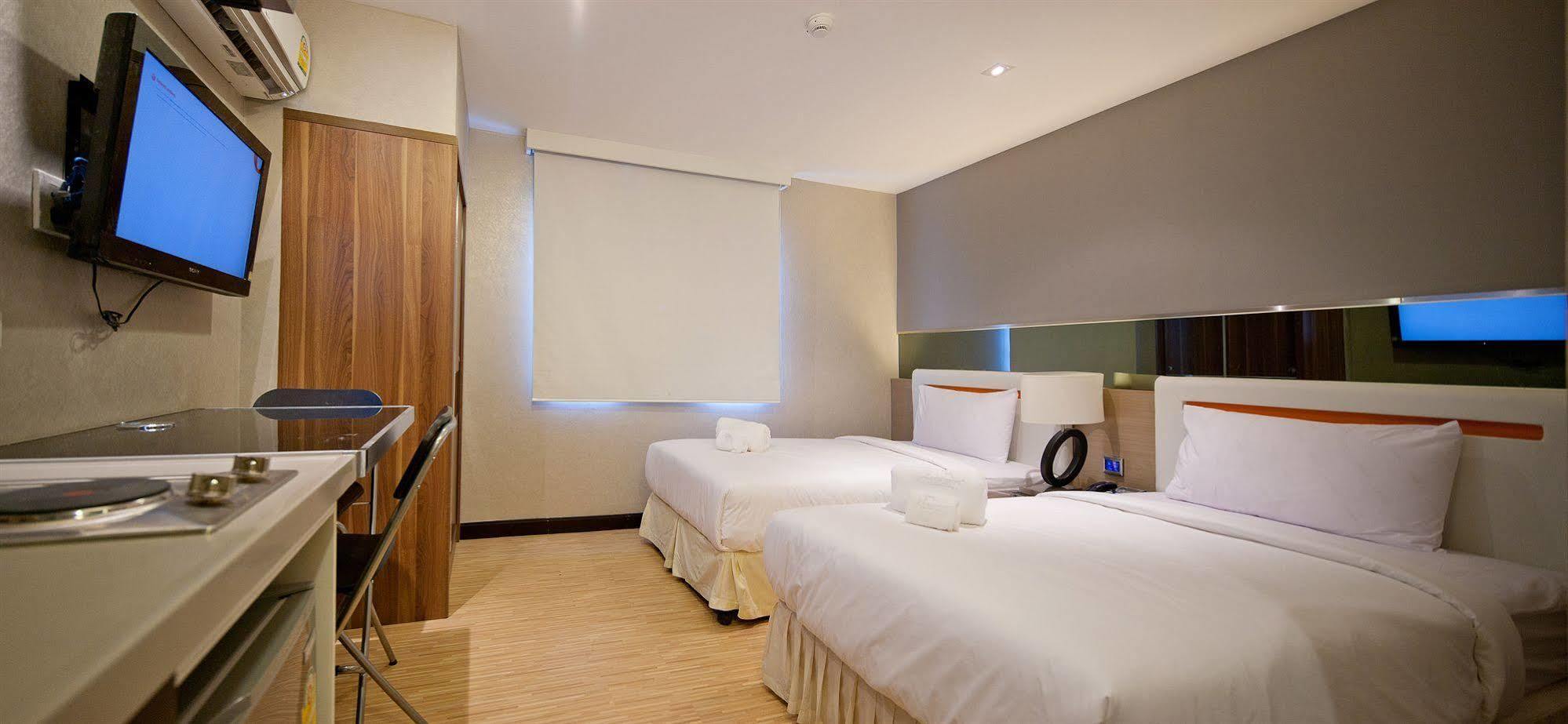Arawana Express Phromphong Hotel Банкок Екстериор снимка