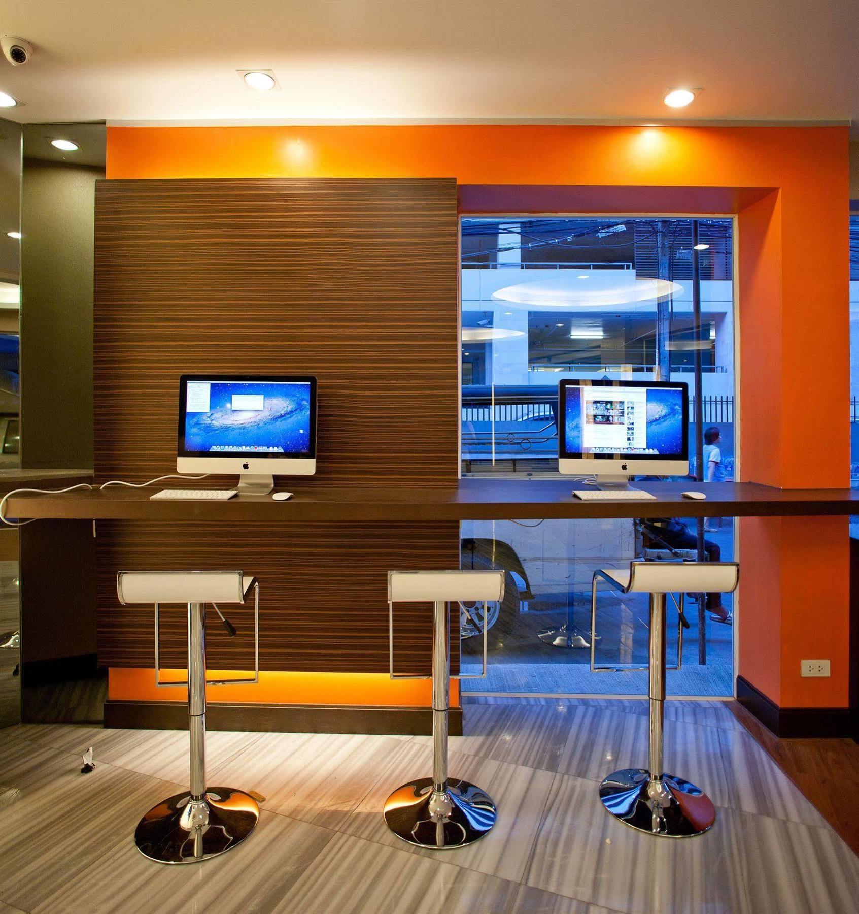 Arawana Express Phromphong Hotel Банкок Екстериор снимка
