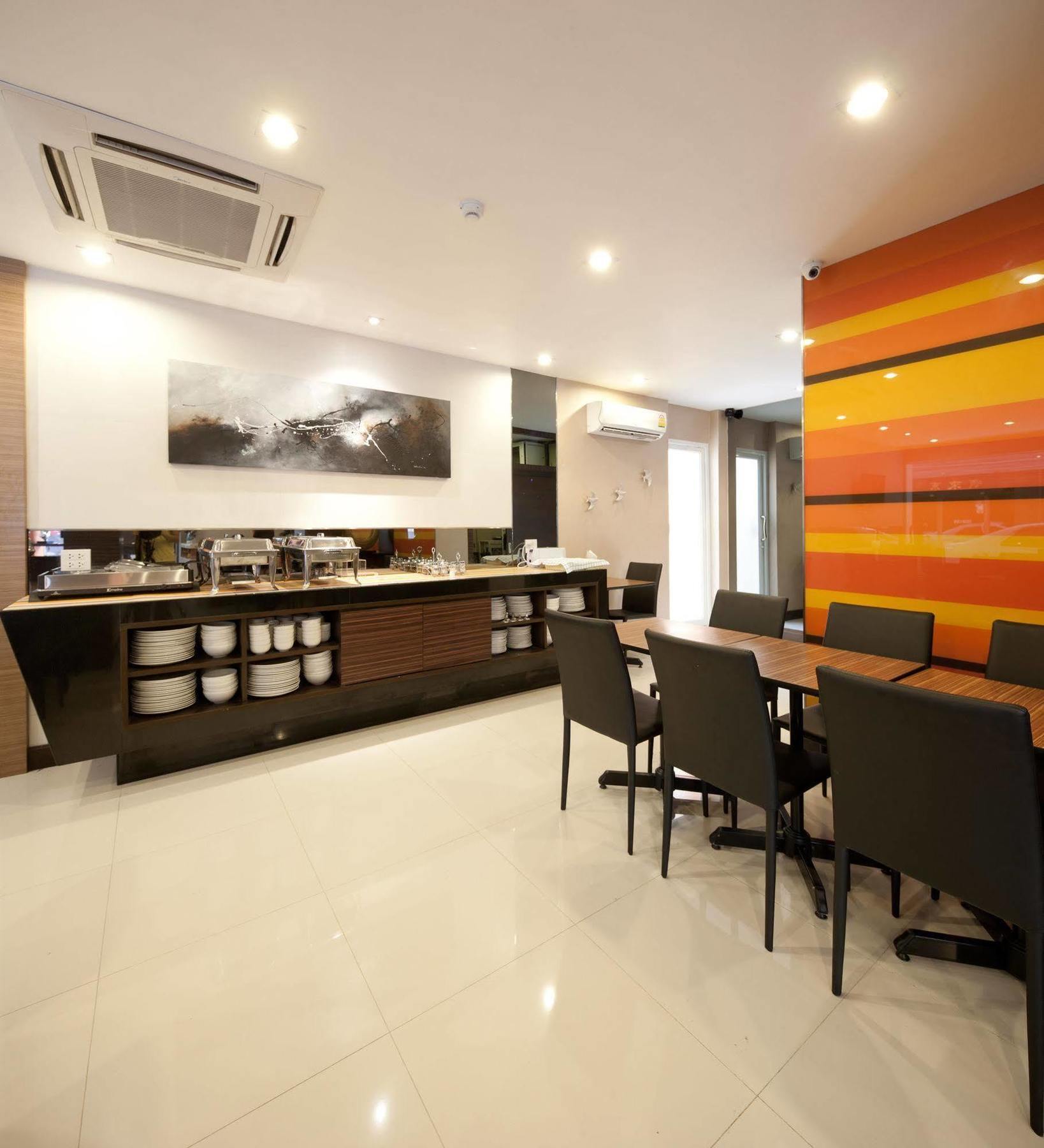 Arawana Express Phromphong Hotel Банкок Екстериор снимка